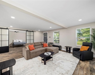 298 Roy Street Sw - Photo Thumbnail 7