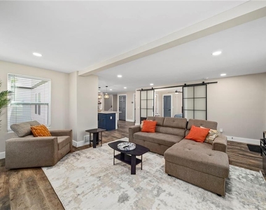 298 Roy Street Sw - Photo Thumbnail 8