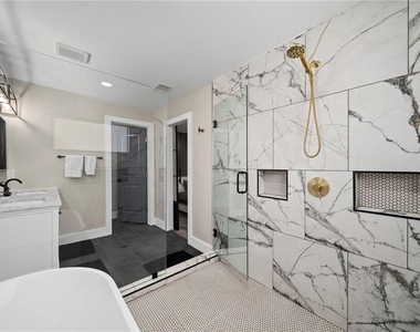 298 Roy Street Sw - Photo Thumbnail 31