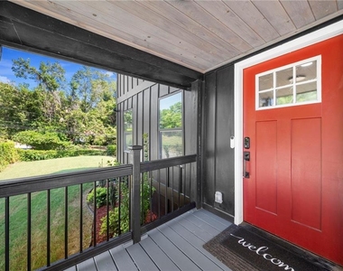 298 Roy Street Sw - Photo Thumbnail 3