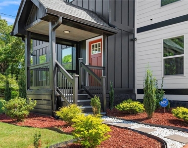 298 Roy Street Sw - Photo Thumbnail 2