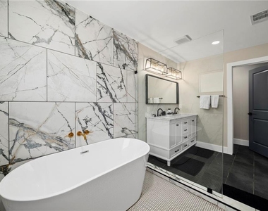 298 Roy Street Sw - Photo Thumbnail 30