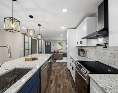 298 Roy Street Sw - Photo Thumbnail 11