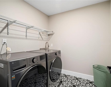 298 Roy Street Sw - Photo Thumbnail 39