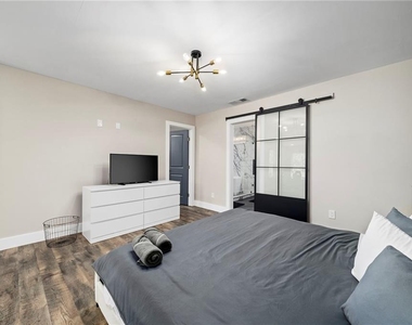 298 Roy Street Sw - Photo Thumbnail 26