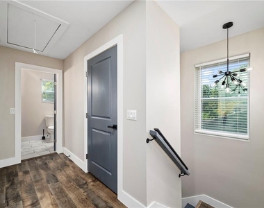298 Roy Street Sw - Photo Thumbnail 23