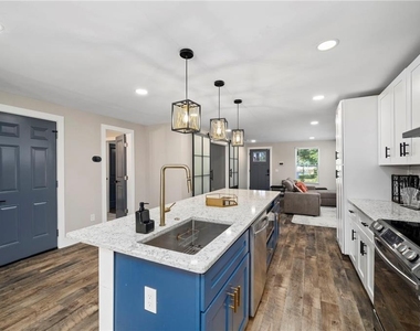 298 Roy Street Sw - Photo Thumbnail 12