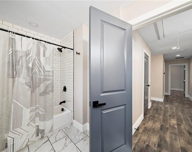 298 Roy Street Sw - Photo Thumbnail 38