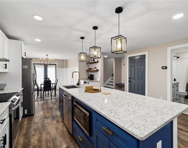 298 Roy Street Sw - Photo Thumbnail 14