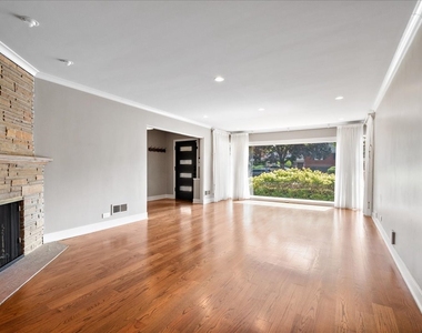 6618 N Lightfoot Avenue - Photo Thumbnail 10