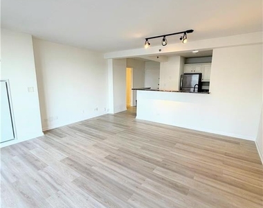 620 Peachtree Street - Photo Thumbnail 4