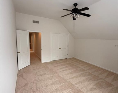 220 Saint Devon Crossing - Photo Thumbnail 31