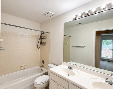 220 Saint Devon Crossing - Photo Thumbnail 29