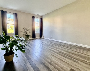 1904 Cobblestone Drive - Photo Thumbnail 4