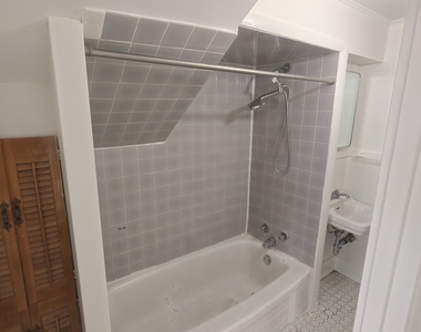 1233 Chicago Avenue - Photo Thumbnail 5