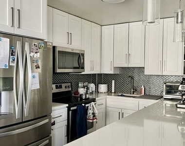 3550 N Lake Shore Drive - Photo Thumbnail 2