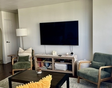 3550 N Lake Shore Drive - Photo Thumbnail 6