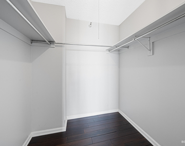 10 E Ontario Street - Photo Thumbnail 11