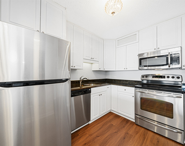 10 E Ontario Street - Photo Thumbnail 6