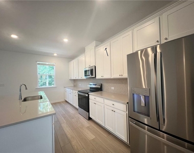 606 Alder Creek Way - Photo Thumbnail 5