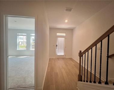 606 Alder Creek Way - Photo Thumbnail 2