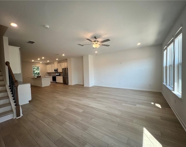 606 Alder Creek Way - Photo Thumbnail 15