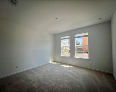606 Alder Creek Way - Photo Thumbnail 3