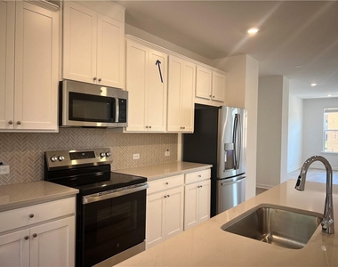 606 Alder Creek Way - Photo Thumbnail 8