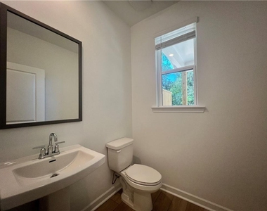 606 Alder Creek Way - Photo Thumbnail 14