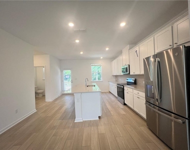 606 Alder Creek Way - Photo Thumbnail 6