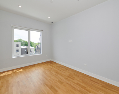 2139 W Madison Street - Photo Thumbnail 6