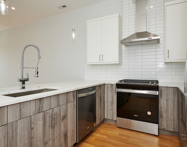 2139 W Madison Street - Photo Thumbnail 2