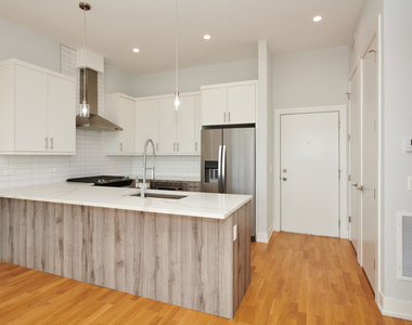2139 W Madison Street - Photo Thumbnail 3
