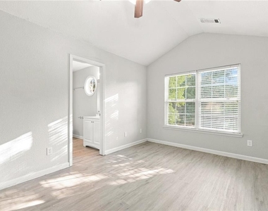 7130 Brookview Way - Photo Thumbnail 9