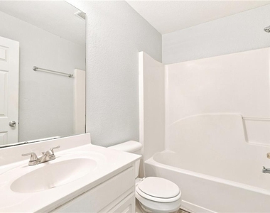 7130 Brookview Way - Photo Thumbnail 12