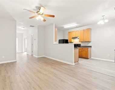 7130 Brookview Way - Photo Thumbnail 5