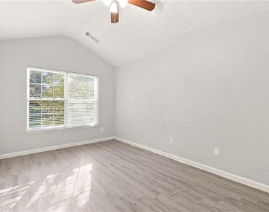 7130 Brookview Way - Photo Thumbnail 10