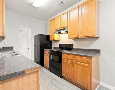7130 Brookview Way - Photo Thumbnail 3