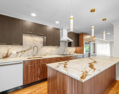 628 Martin Lane - Photo Thumbnail 15