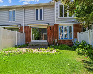 628 Martin Lane - Photo Thumbnail 3
