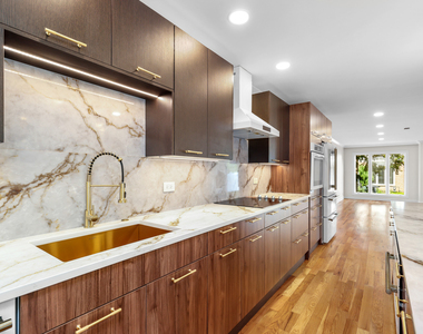 628 Martin Lane - Photo Thumbnail 13