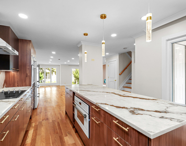 628 Martin Lane - Photo Thumbnail 14