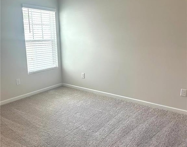 520 Hayes Lane - Photo Thumbnail 24