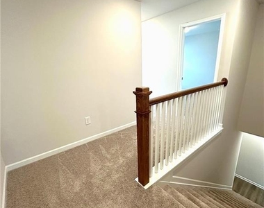 520 Hayes Lane - Photo Thumbnail 14