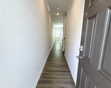 520 Hayes Lane - Photo Thumbnail 2