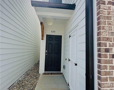 520 Hayes Lane - Photo Thumbnail 1