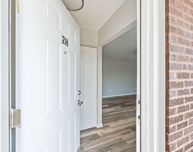 7834 95th Street - Photo Thumbnail 2