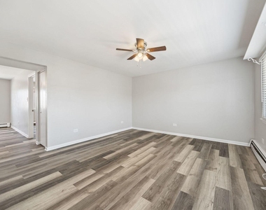 7834 95th Street - Photo Thumbnail 3
