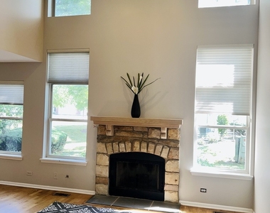 1560 E Chivalry Court - Photo Thumbnail 10