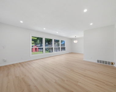 817 Illinois Avenue - Photo Thumbnail 2
